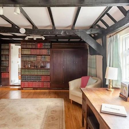 Cozy One-Bedroom Cottage In Great Tey Exterior foto