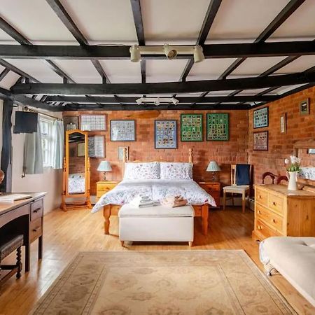 Cozy One-Bedroom Cottage In Great Tey Exterior foto