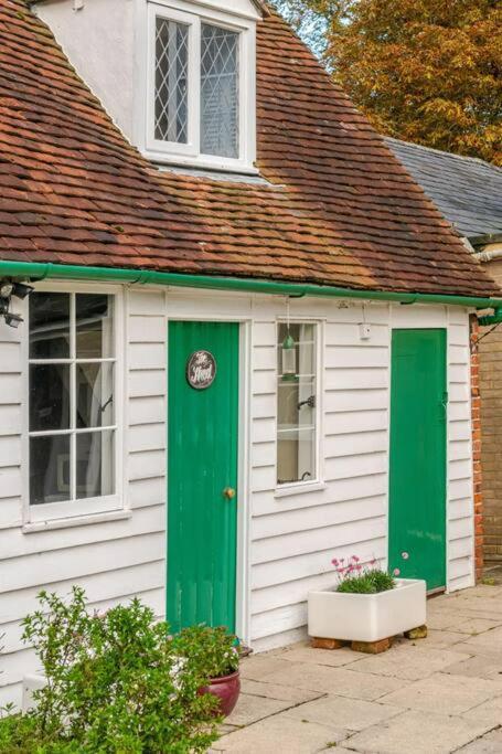 Cozy One-Bedroom Cottage In Great Tey Exterior foto