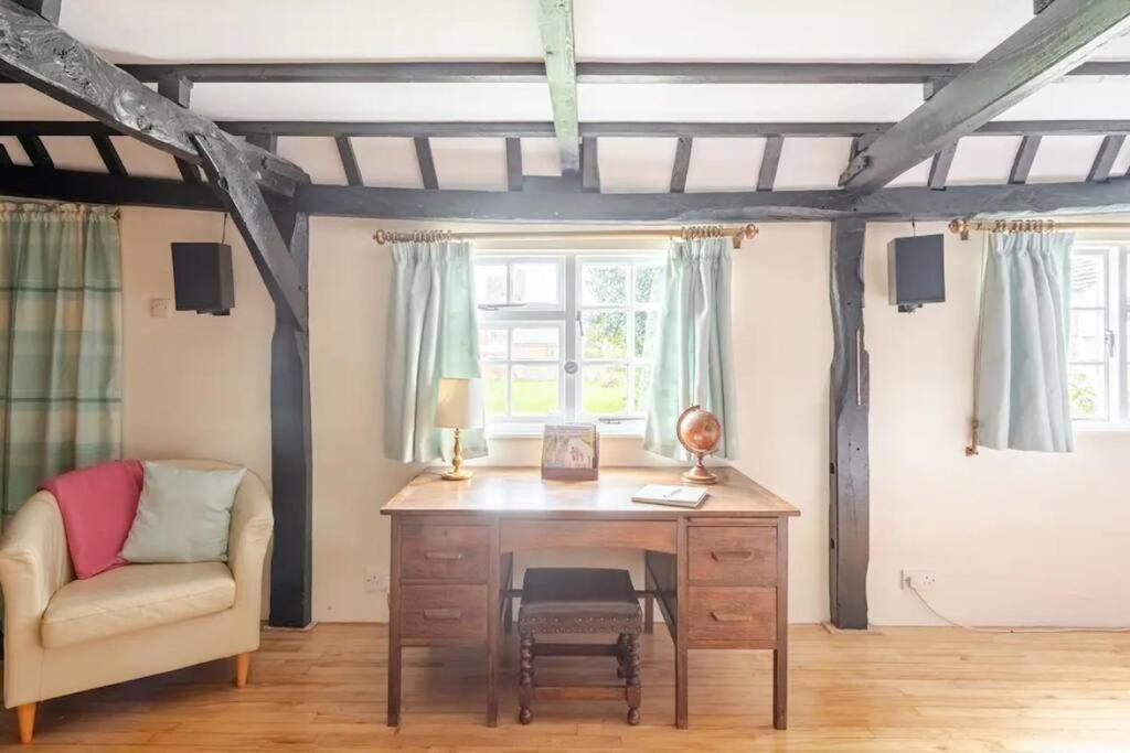 Cozy One-Bedroom Cottage In Great Tey Exterior foto