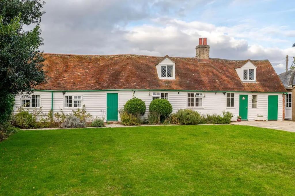 Cozy One-Bedroom Cottage In Great Tey Exterior foto