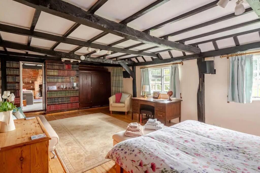Cozy One-Bedroom Cottage In Great Tey Exterior foto